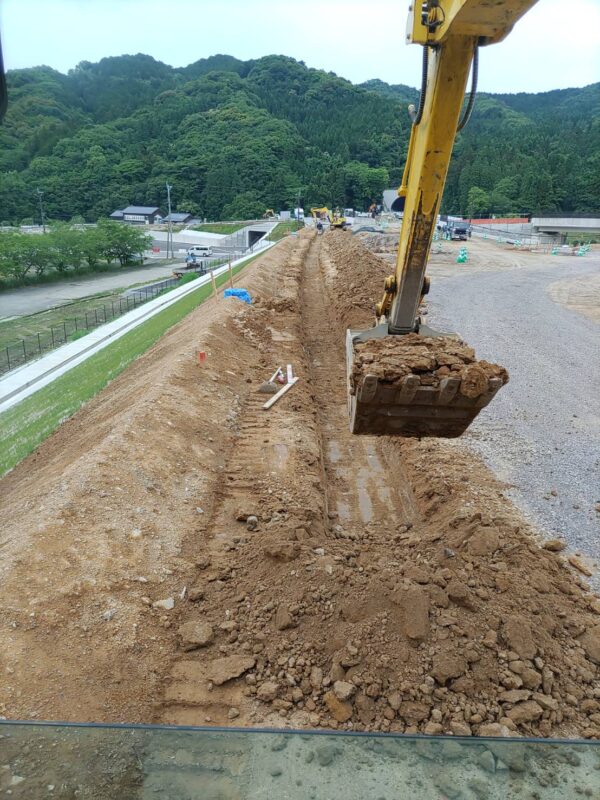 道路改良に伴う土木工事・排水設備工事